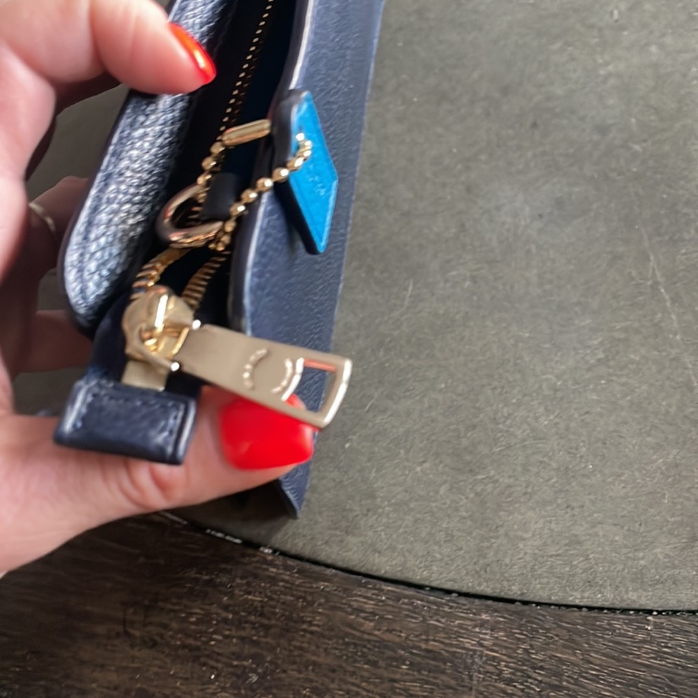 COACH clutch with contrast wallet - Picture 11 of 12